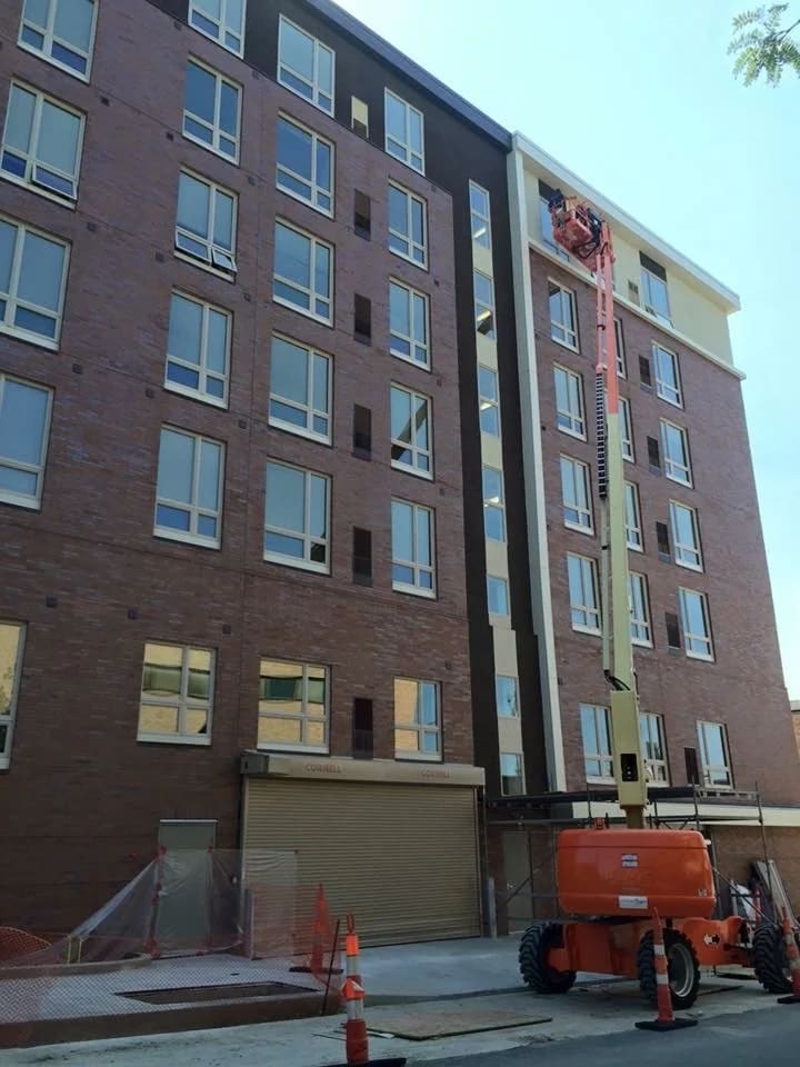Lift set up beside a multi-story hotel for commercial building washing